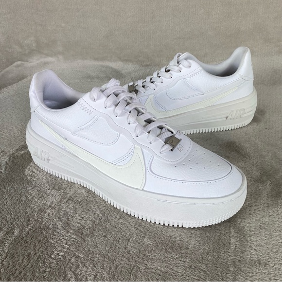 Nike Air Force 1 PLT.AF.ORM DJ9946-100 Womens 9.5 Triple White Running Shoes - Picture 3 of 12